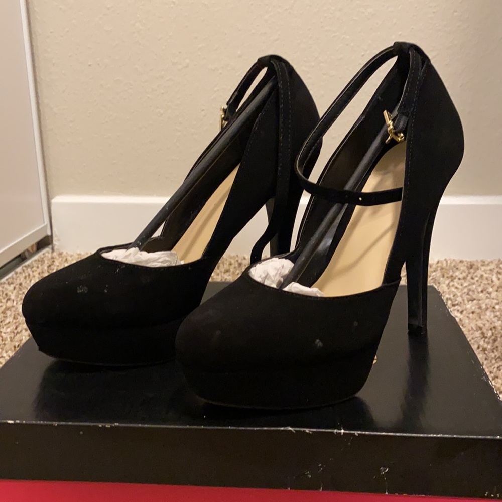 Heels - Picture 2 of 3